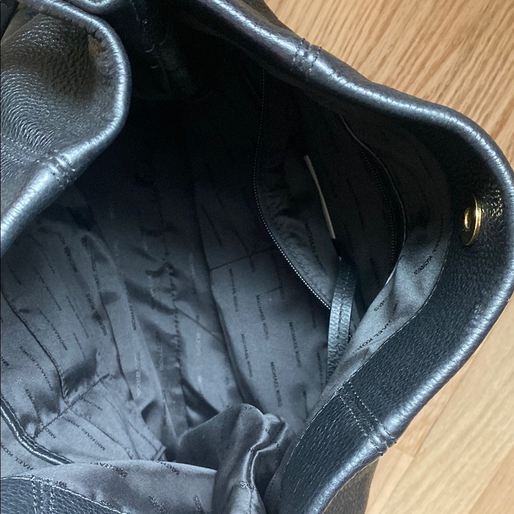 Michael Kors Black Leather Shoulder Bag - Picture 3 of 5